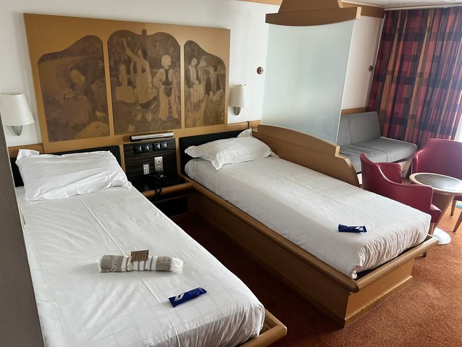 Twin beds in a Commodore Suite cabin on the Pont-Aven